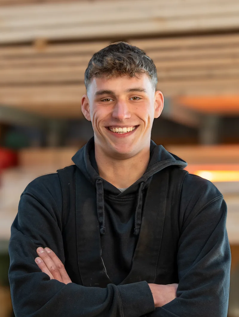 Ben Simon Könemann, Zimmerergeselle bei Zimmerei Der Holzprofi